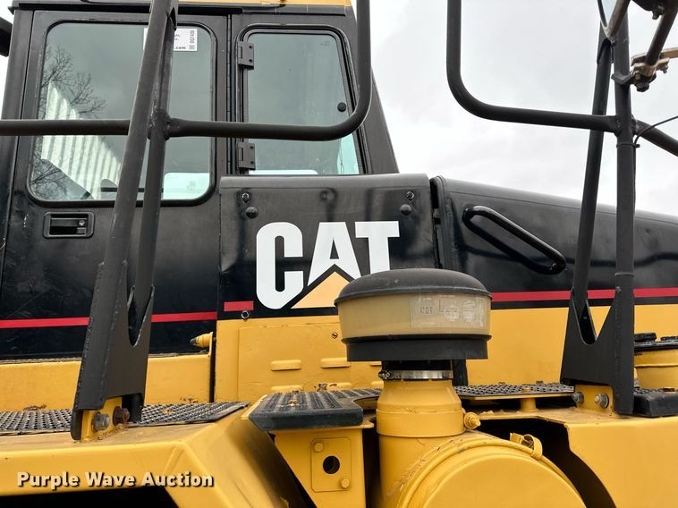 image for item DQ7436 1999 Caterpillar D250E II haul truck