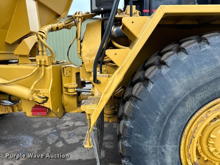 image for item DQ7436 1999 Caterpillar D250E II haul truck