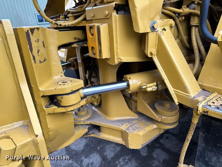 image for item DQ7436 1999 Caterpillar D250E II haul truck