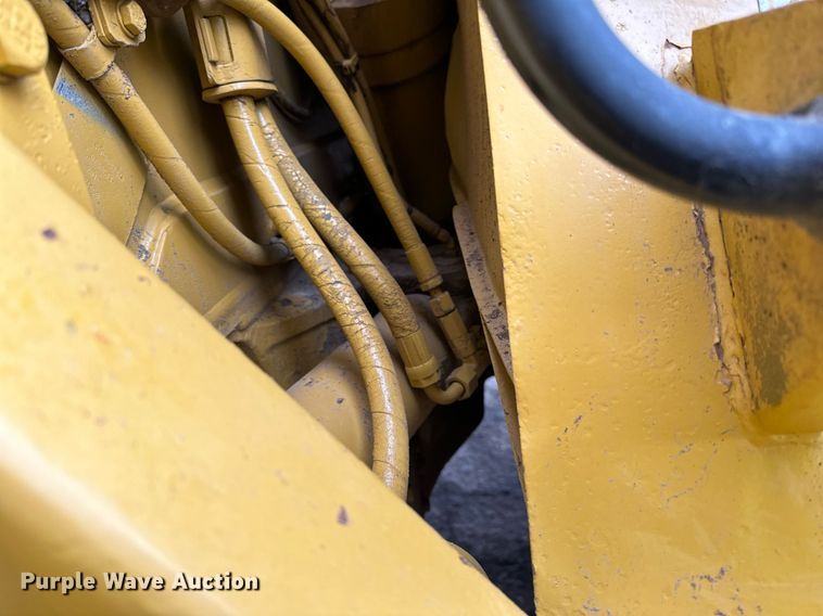 image for item DQ7436 1999 Caterpillar D250E II haul truck