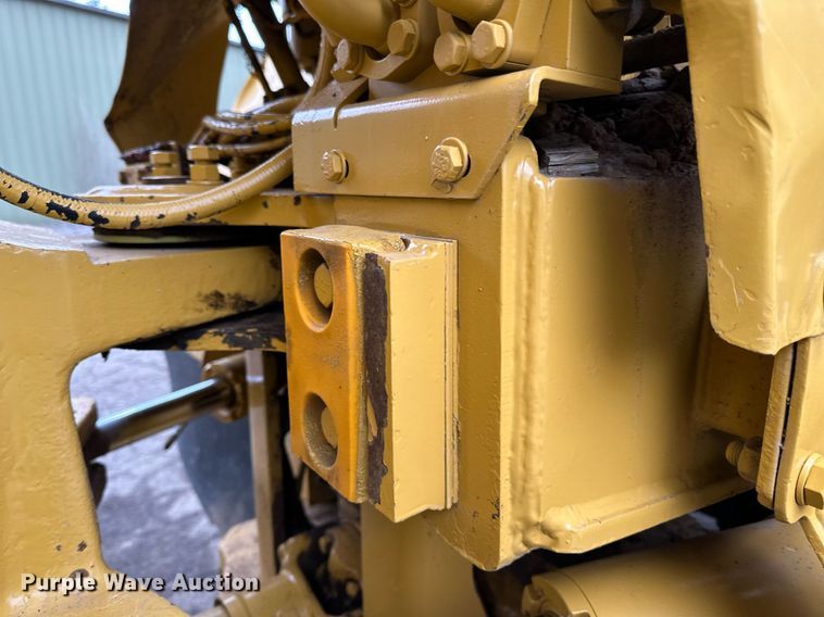 image for item DQ7436 1999 Caterpillar D250E II haul truck