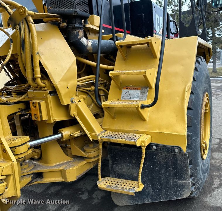 image for item DQ7436 1999 Caterpillar D250E II haul truck