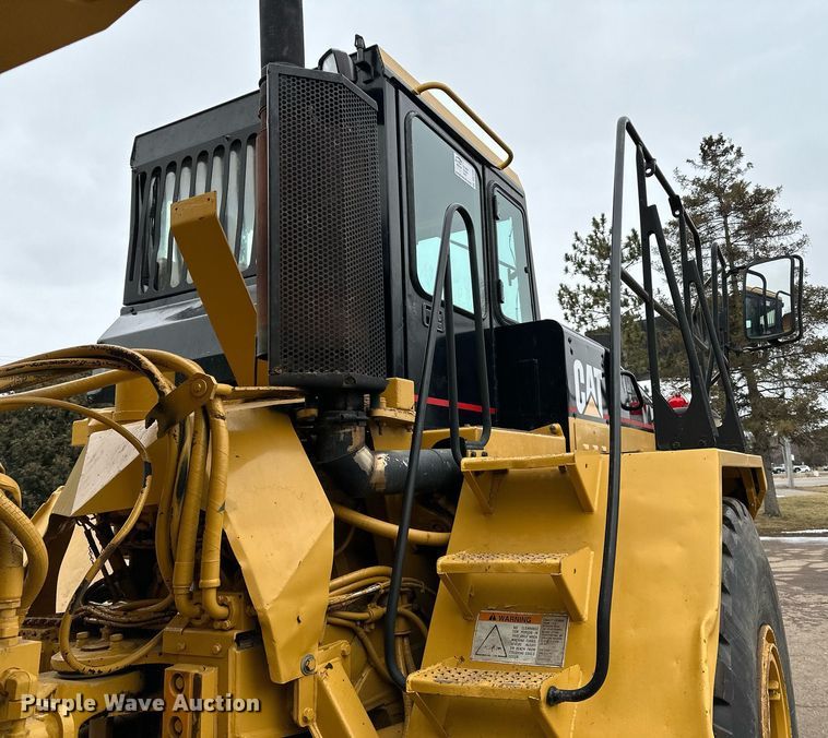 image for item DQ7436 1999 Caterpillar D250E II haul truck