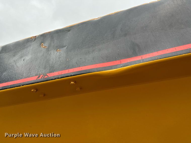 image for item DQ7436 1999 Caterpillar D250E II haul truck