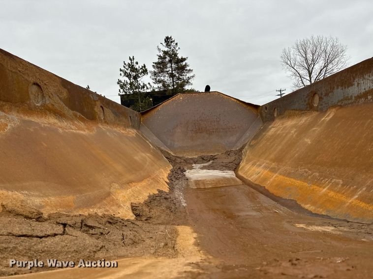 image for item DQ7436 1999 Caterpillar D250E II haul truck