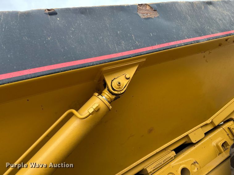 image for item DQ7436 1999 Caterpillar D250E II haul truck