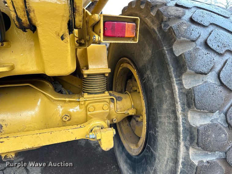 image for item DQ7436 1999 Caterpillar D250E II haul truck