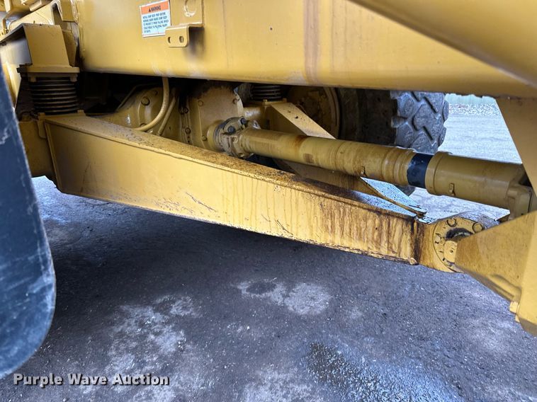 image for item DQ7436 1999 Caterpillar D250E II haul truck