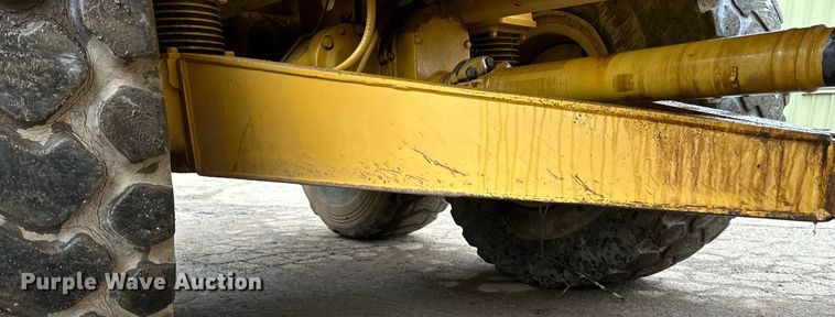 image for item DQ7436 1999 Caterpillar D250E II haul truck