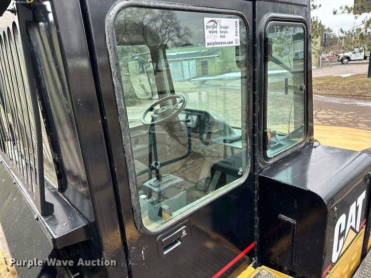 image for item DQ7436 1999 Caterpillar D250E II haul truck