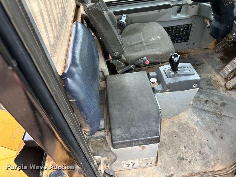 image for item DQ7436 1999 Caterpillar D250E II haul truck