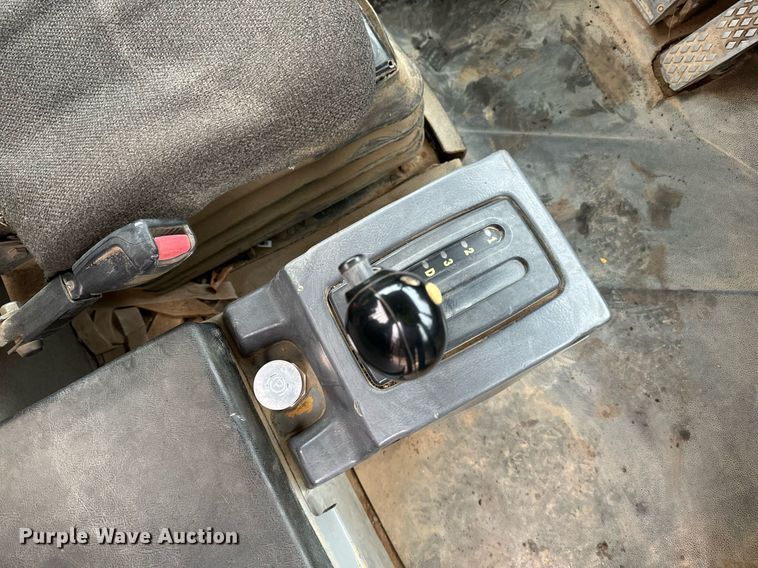 image for item DQ7436 1999 Caterpillar D250E II haul truck