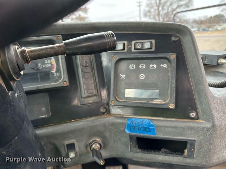 image for item DQ7436 1999 Caterpillar D250E II haul truck