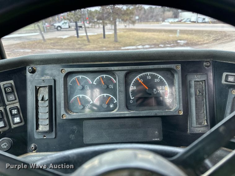 image for item DQ7436 1999 Caterpillar D250E II haul truck