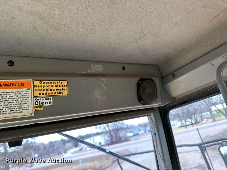 image for item DQ7436 1999 Caterpillar D250E II haul truck