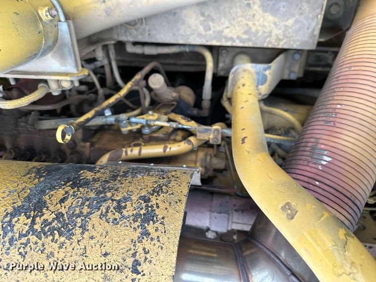 image for item DQ7436 1999 Caterpillar D250E II haul truck