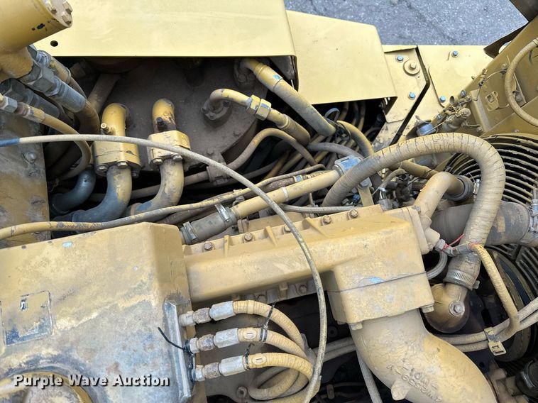 image for item DQ7436 1999 Caterpillar D250E II haul truck