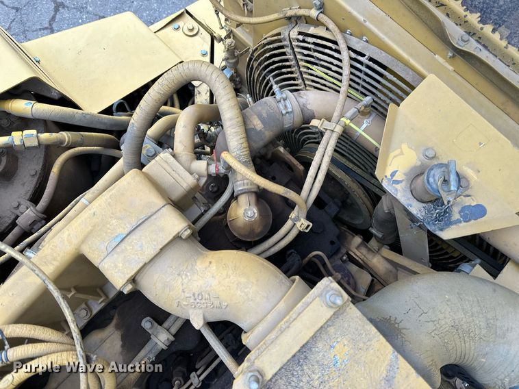 image for item DQ7436 1999 Caterpillar D250E II haul truck