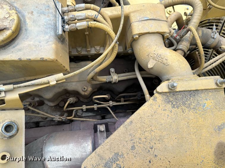 image for item DQ7436 1999 Caterpillar D250E II haul truck