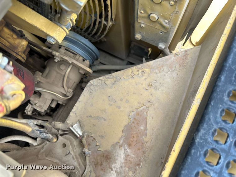 image for item DQ7436 1999 Caterpillar D250E II haul truck