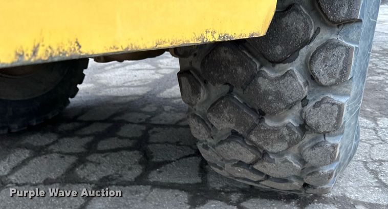 image for item DQ7436 1999 Caterpillar D250E II haul truck