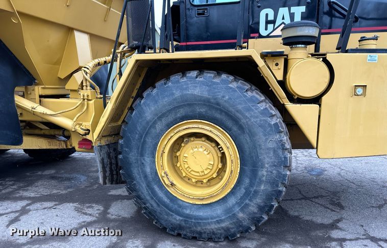 image for item DQ7436 1999 Caterpillar D250E II haul truck