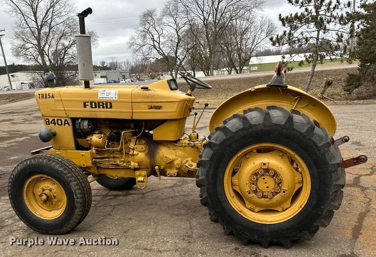 image for item DQ7437 Ford  340A tractor