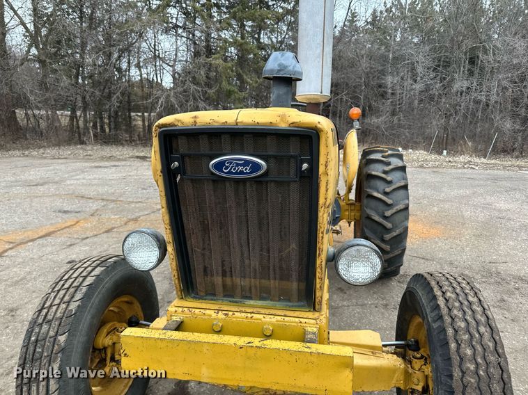 image for item DQ7437 Ford  340A tractor