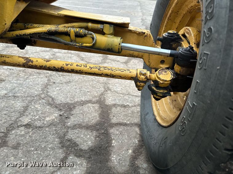 image for item DQ7437 Ford  340A tractor