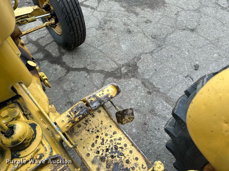 image for item DQ7437 Ford  340A tractor