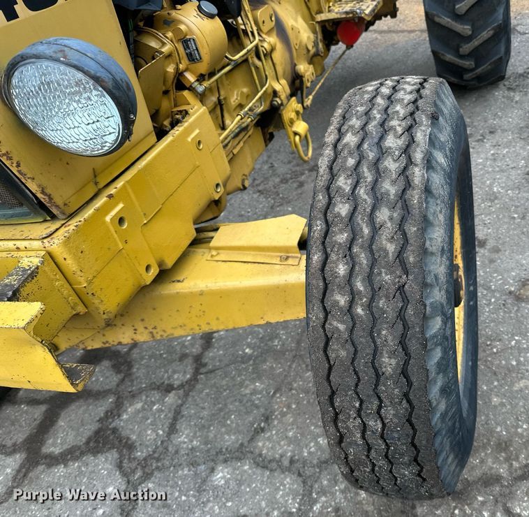 image for item DQ7437 Ford  340A tractor