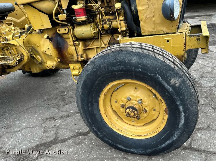 image for item DQ7437 Ford  340A tractor