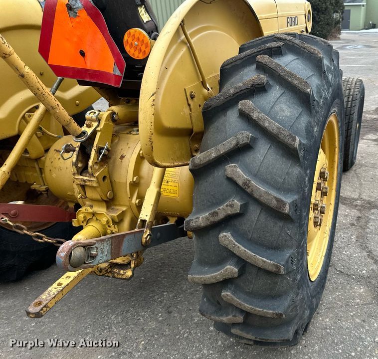 image for item DQ7437 Ford  340A tractor