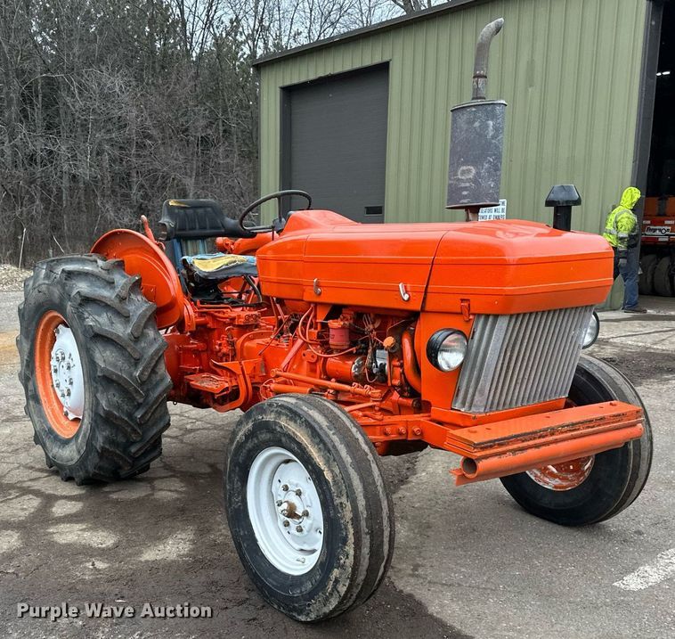 image for item DQ7438 1983 Ford  3610 tractor