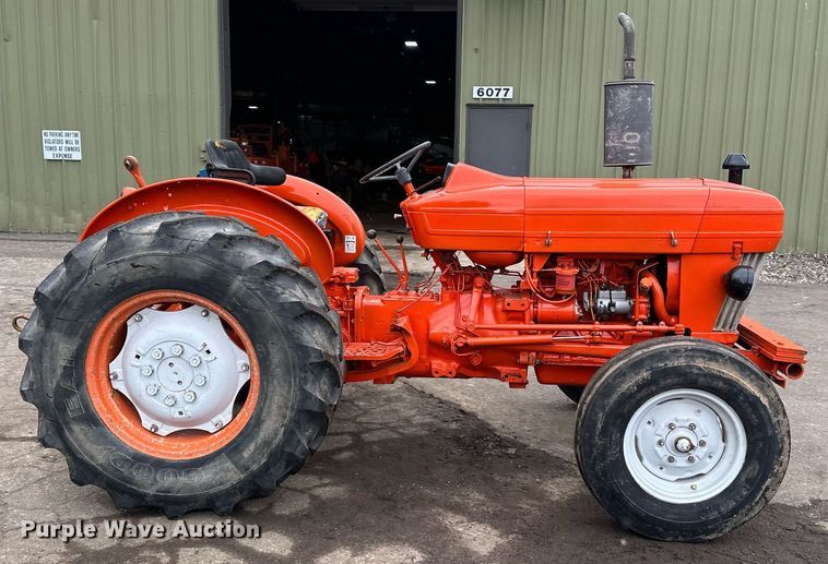 image for item DQ7438 1983 Ford  3610 tractor
