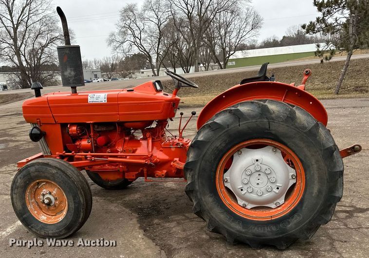 image for item DQ7438 1983 Ford  3610 tractor