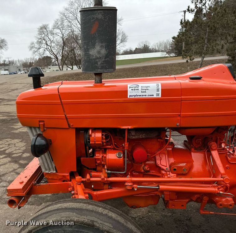 image for item DQ7438 1983 Ford  3610 tractor