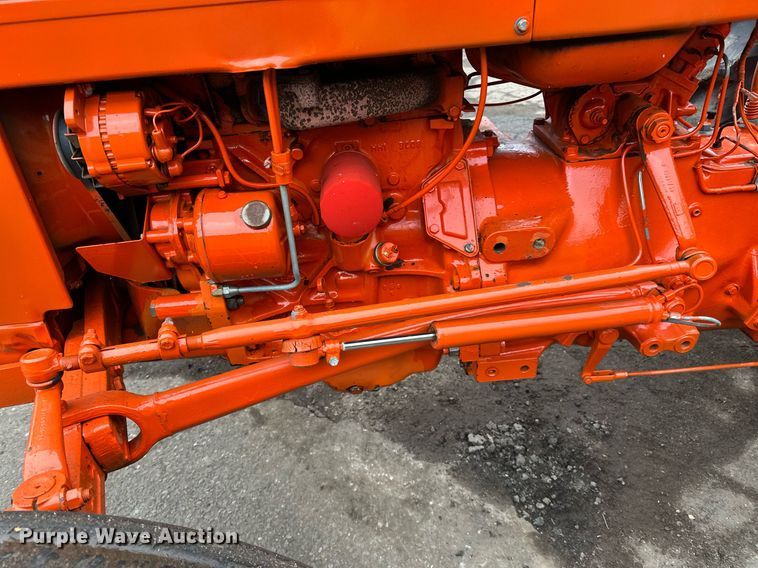 image for item DQ7438 1983 Ford  3610 tractor