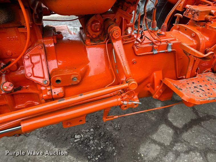 image for item DQ7438 1983 Ford  3610 tractor