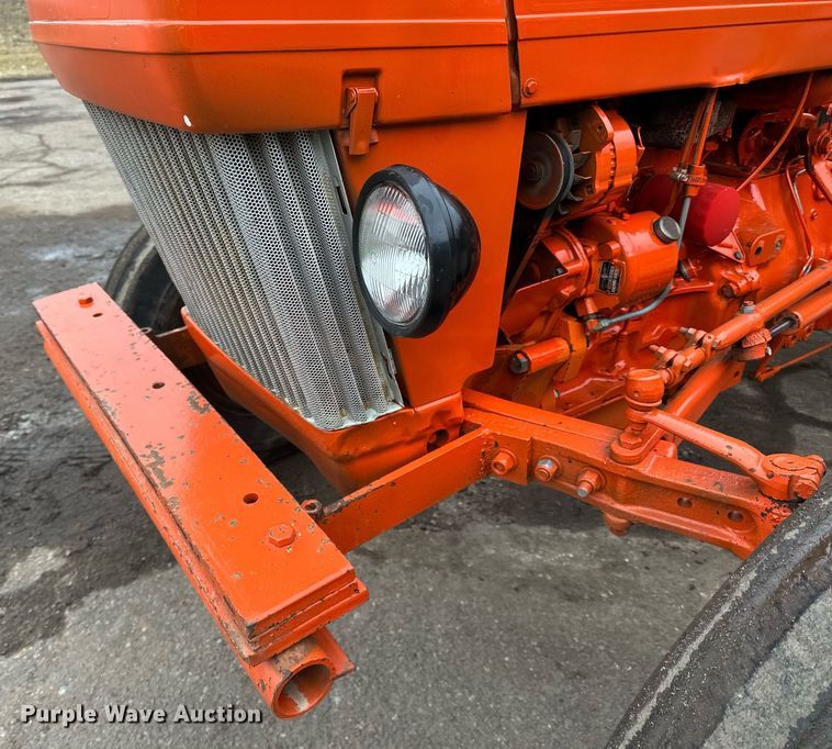 image for item DQ7438 1983 Ford  3610 tractor