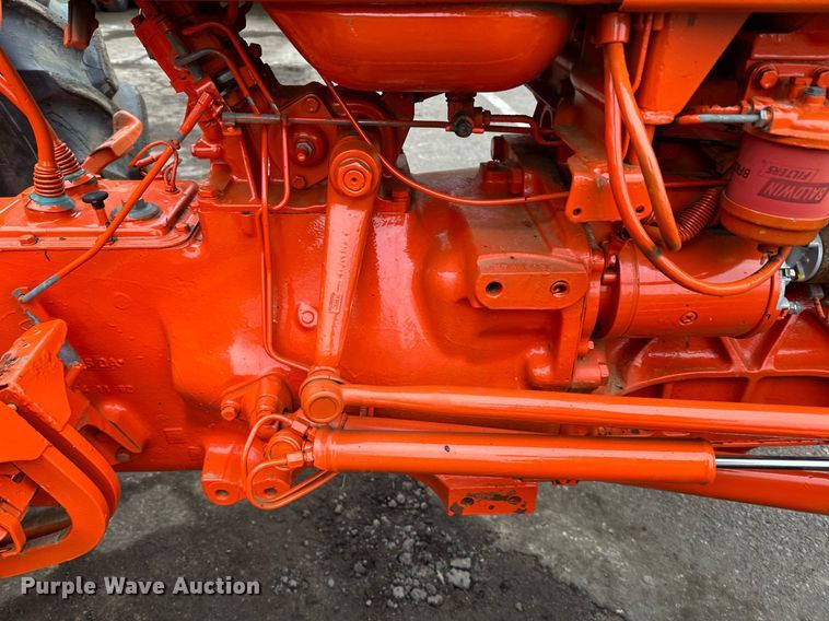 image for item DQ7438 1983 Ford  3610 tractor