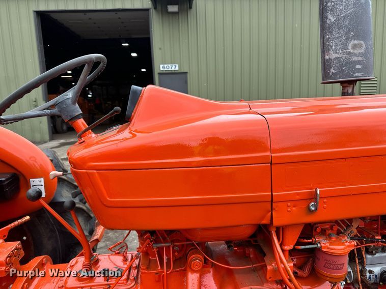 image for item DQ7438 1983 Ford  3610 tractor