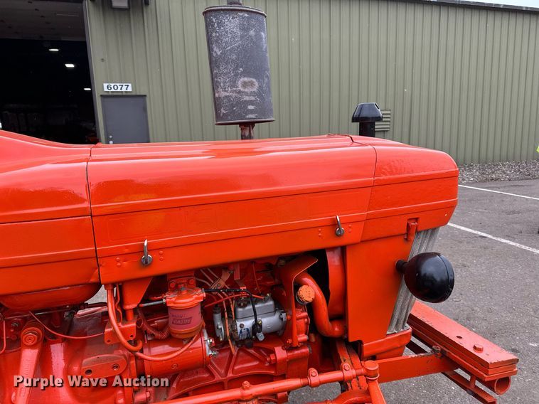 image for item DQ7438 1983 Ford  3610 tractor