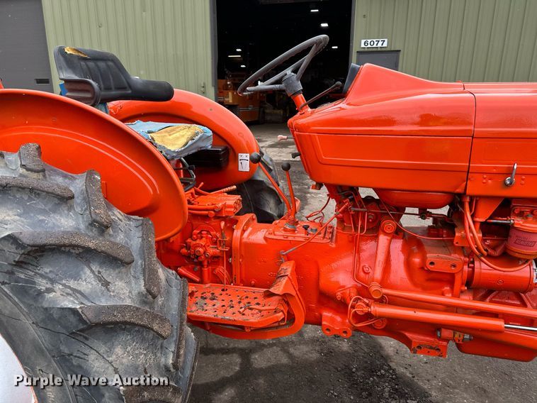 image for item DQ7438 1983 Ford  3610 tractor