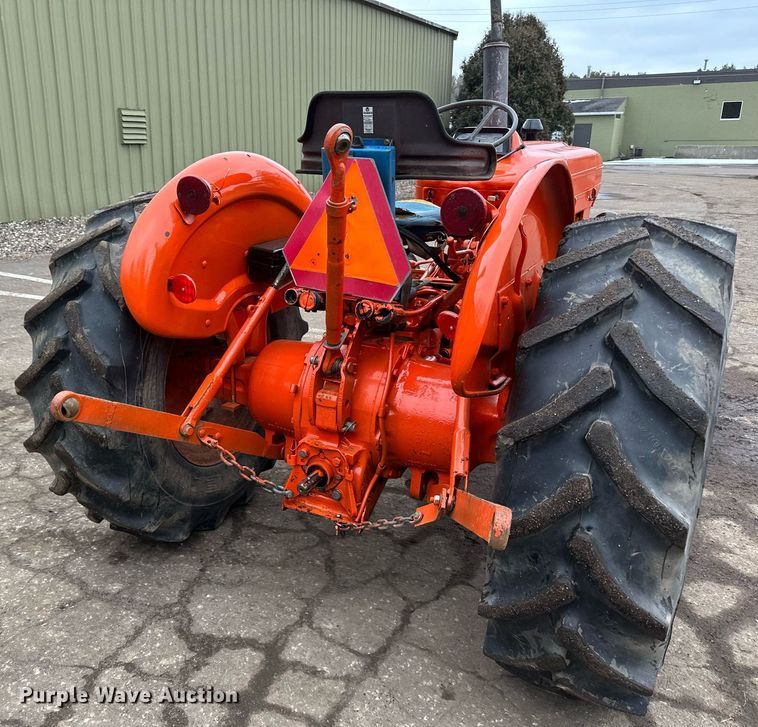 image for item DQ7438 1983 Ford  3610 tractor