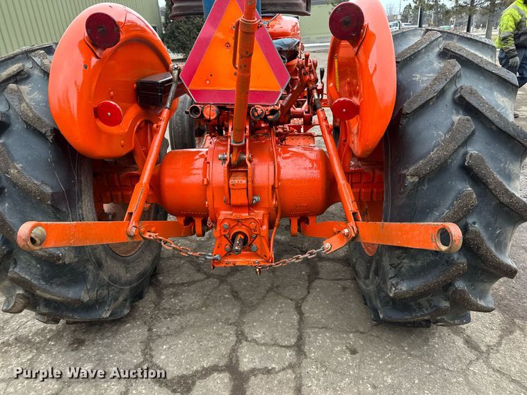 image for item DQ7438 1983 Ford  3610 tractor