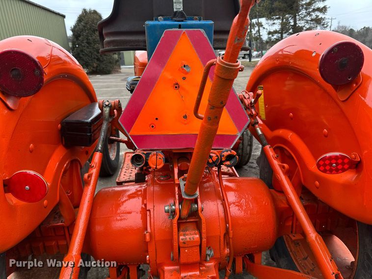 image for item DQ7438 1983 Ford  3610 tractor