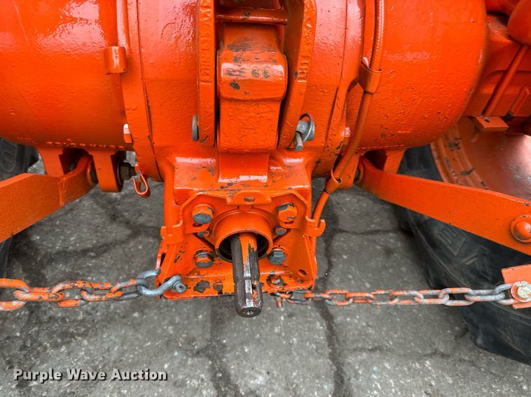 image for item DQ7438 1983 Ford  3610 tractor