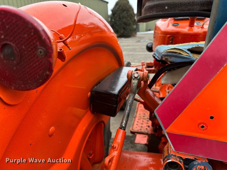 image for item DQ7438 1983 Ford  3610 tractor