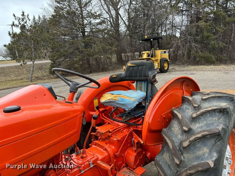 image for item DQ7438 1983 Ford  3610 tractor